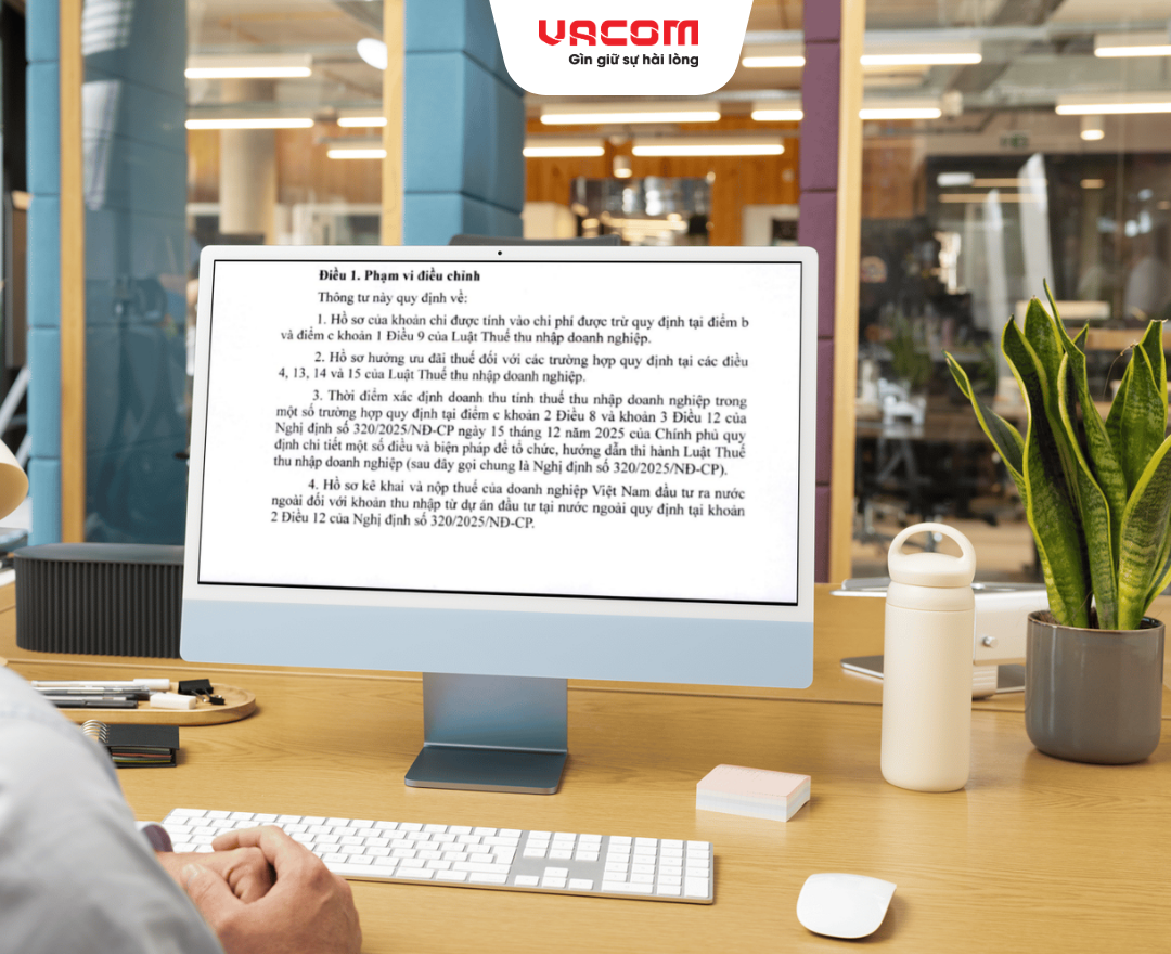 Bài đăng Facebook đỏ hồng xanh dương hiện đại sang trọng khung sale mỹ phẩm chăm sóc sắc đẹp